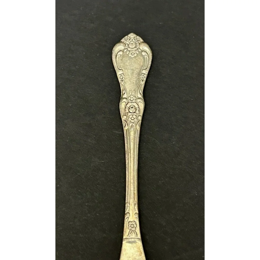Vintage Butter Knife Spreader Silver Plate Floral Motif 6